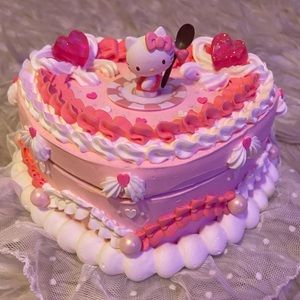 10am Cake's hello kitty jewellery box